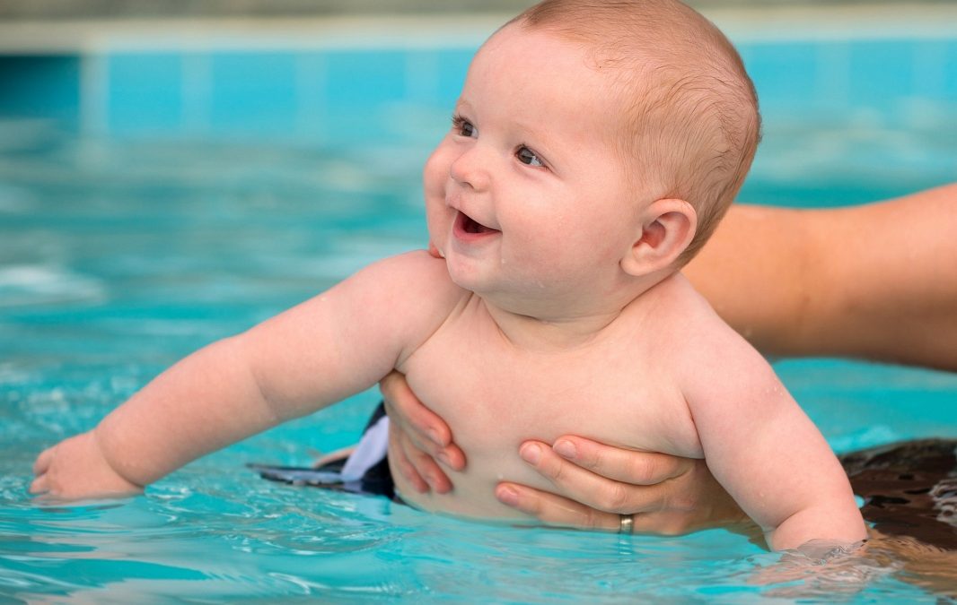 Польза плавания для грудничков